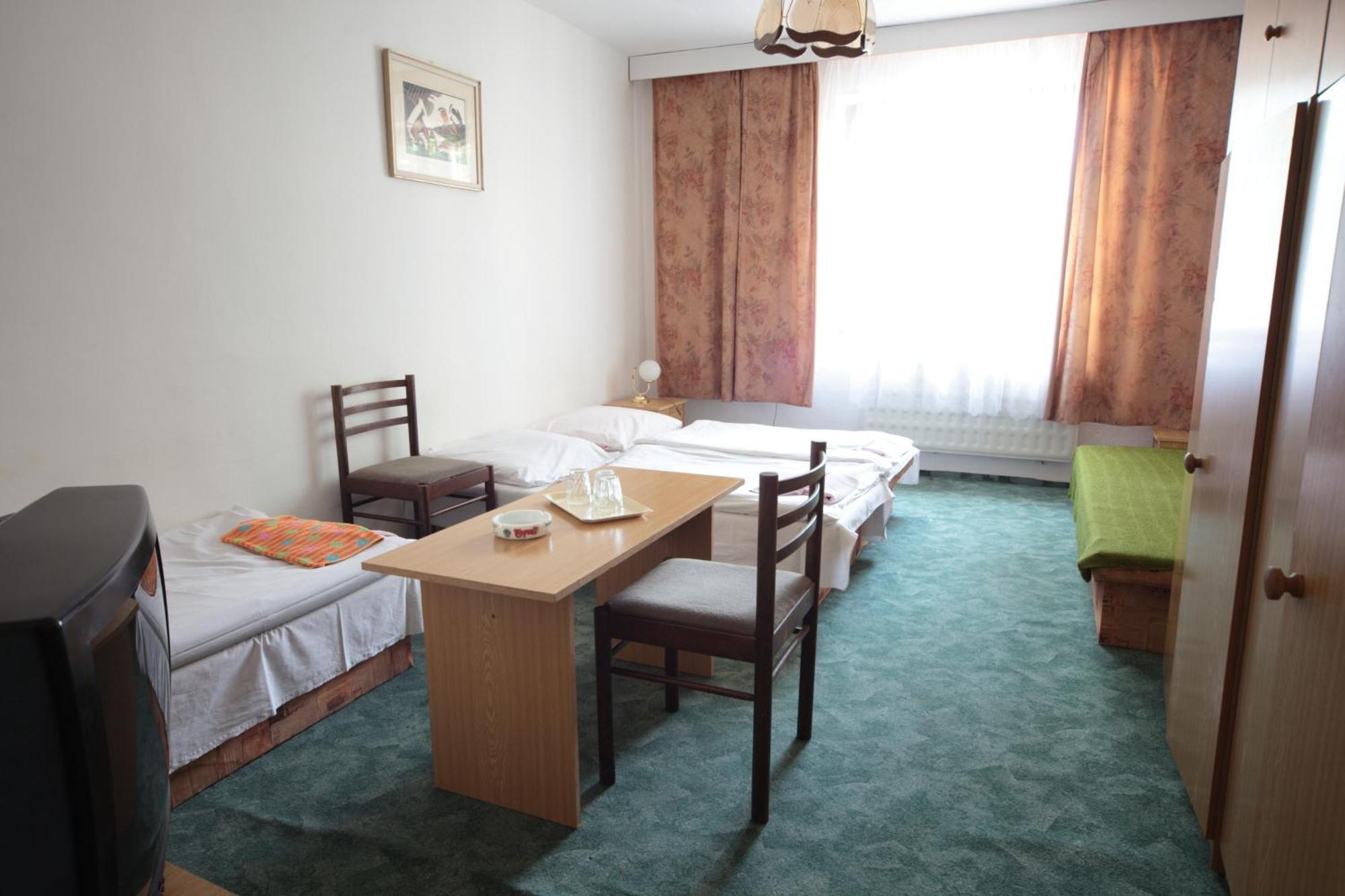 Hotel Puk Topoľcany Bagian luar foto