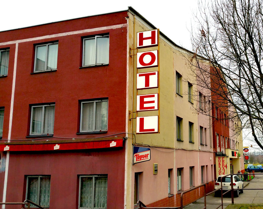 Hotel Puk Topoľcany Bagian luar foto